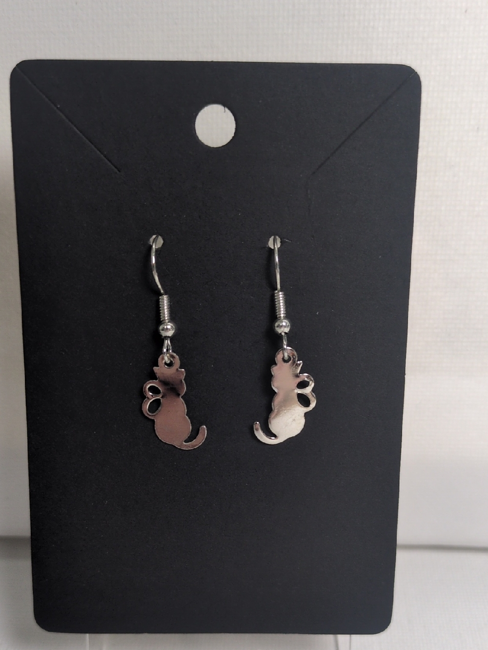 Cute Cat Dangle Earrings in Shiny Silver
